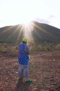 KING HILLBILLY SHOOTS THE SUN: Nocturnal millionaire against the daytime