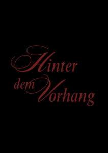 Hinter dem Vorhang